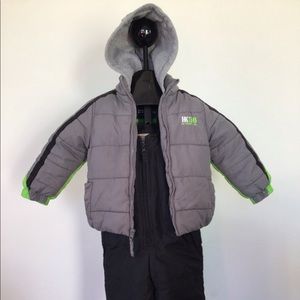 Two piece’s snow clothes for toddler boys  size 2